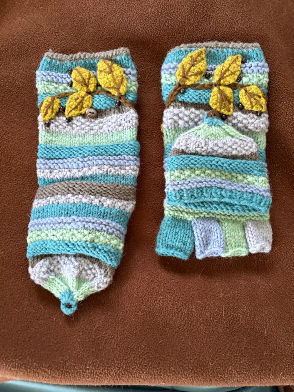 Colorful knit combo gloves